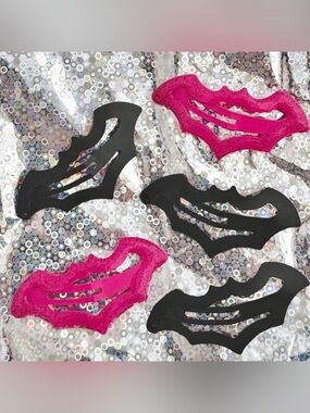 Set of 5 Bat Shaped Snap Hair Clips Barrettes 🖤🦇🩷 Black Glitter Goth whimsigoth